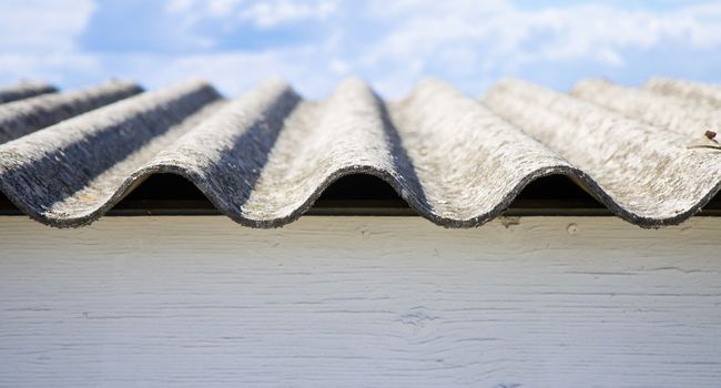 Dangerous asbestos roof panels – one of the most dangerous materials in the construction industry